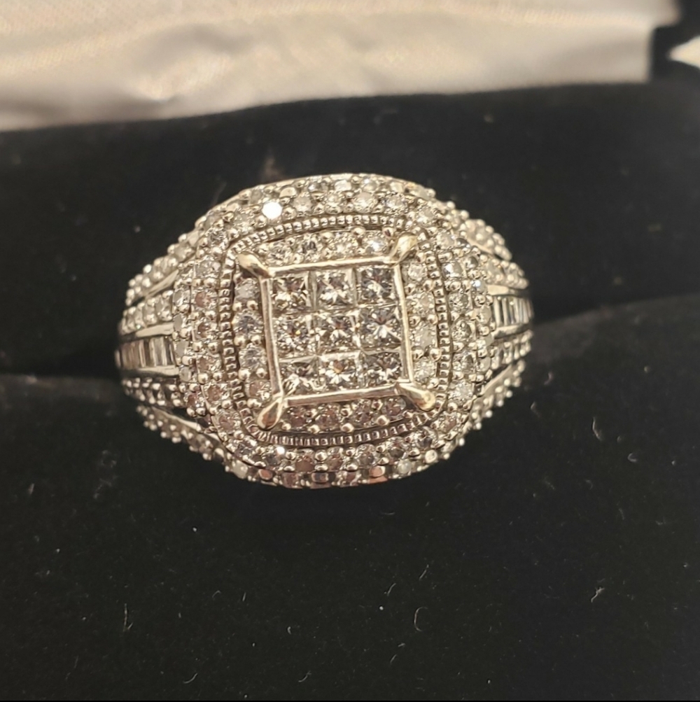 Impressive❣Huge Diamond cluster wedding ring Zales